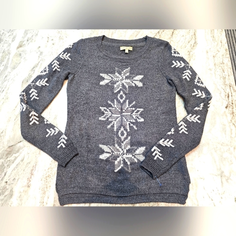 Princess Vera Wang Gray Snowflake Sweater – Size S Winter Pullover